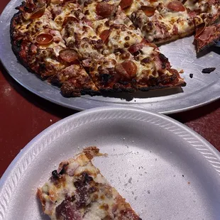 Meat Lover 's Pizza