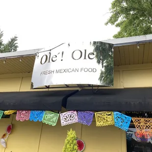 Exterior sign for restaurant