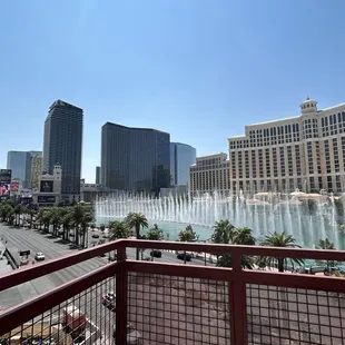 Table 777 - Bellagio Fountain