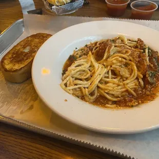 Kids spaghetti with toast, oranges, and treat