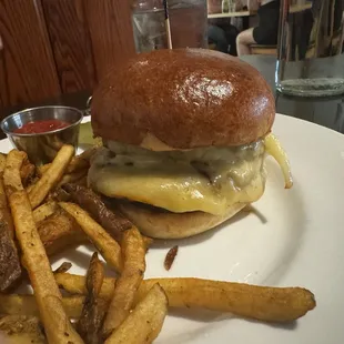 Good ingredients on the burger. Smash patties could have used a harder sear and a little more seasoning but solid burger!