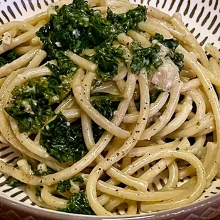 Bucatini - Cacio e pepe, baby kale, pecorino