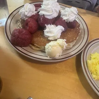 Pancakes topped with Fruit