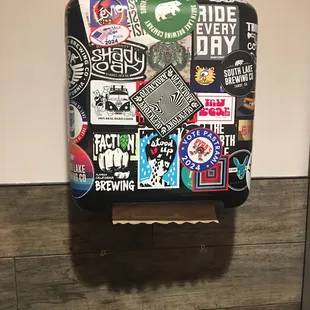 Paper towel dis[enser