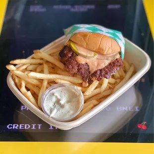 maillards pop up: maillards double, fries, smoked jalapeño aioli (08/2024)