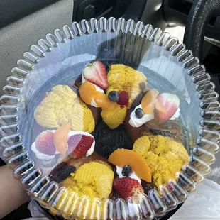 rosca de reyes chica con fruta (small w/fresh fruit)