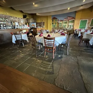 Lots of seating, full bar