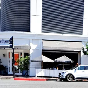 At Corner of Riverside and Kenwood, Across the Tangerine