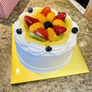 Fresh fruit and whipped cream cake