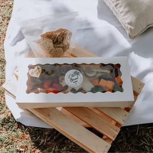 Charcuterie to go for a picnic !