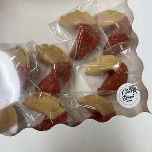 strawberry shortbreads in a box