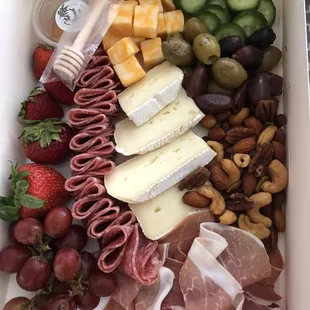 Large Charcuterie Box