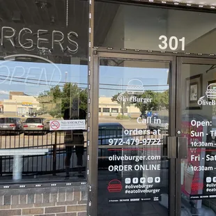 he front door of a restaurant