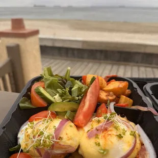 Salmon eggs Benjamin with salad and potatoes