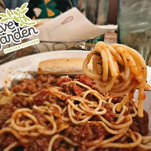 Spaghetti with Tomato Sauce and never ending breadsticks - Yum