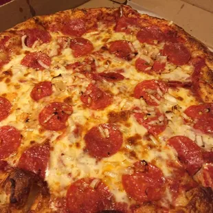 Large pepperoni pizza