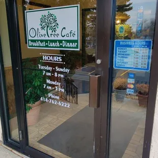 Entrance with hours