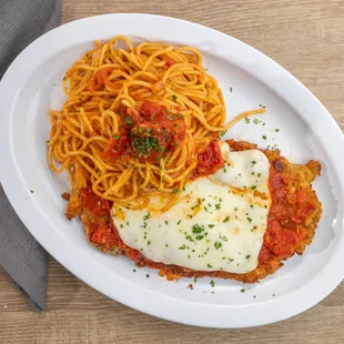 a plate of spaghetti and meat