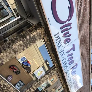 the outside of the restaurant