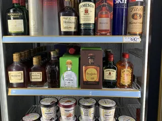 Bob’s Discount Liquors 8