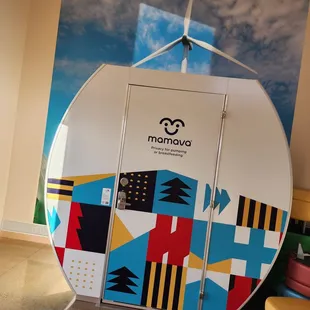 Mother's nursing and pumping room