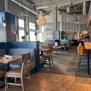 Oliver's Dining Area--before the dinner rush!