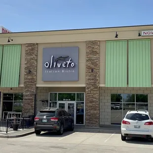the outside of the restaurant