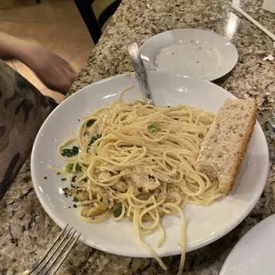 Fettuccine Alfredo with spaghetti??