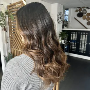 A balayage doesn't mean going platinum blonde ‍