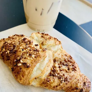 croissant + spanish latte