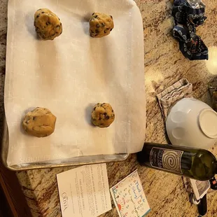 Cookies, wine and lovely note!