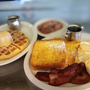 a plate of breakfast items