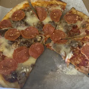 This is the pizza I was delivered! It&apos;s small as hell and taste like cardboard! I have never been so grossed out from a pizza place before!