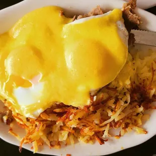 a plate of eggs and hash browns