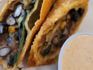 Bon-Bon  Wings & Grill