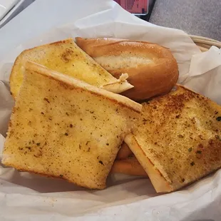 Basket of warm garlic bread.