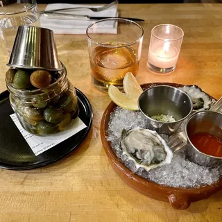 2 Oysters on The Half Shell