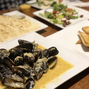 They had a special of the day (not on menu) for steamed mussels with garlic bread, it was delicious!!!