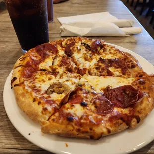 Pretty good personal pizza! Flavors everywhere!!