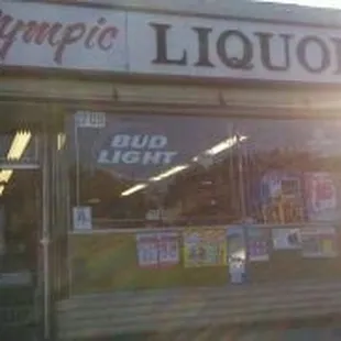the front of a liquor store