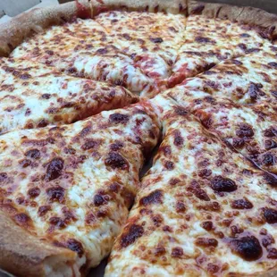Yummy cheese pizza!