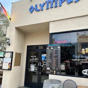 the outside of the restaurant