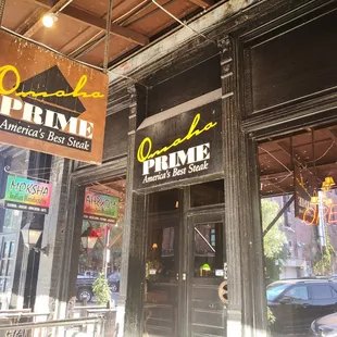 the outside of a restaurant