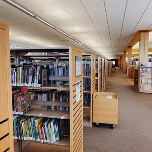 Omaha Public Library - Millard Branch