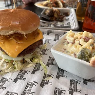 Hangover Burger with Pepper Jack Mac &amp; Cheese