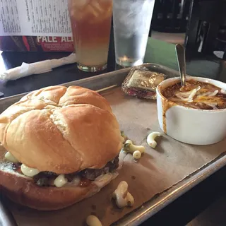 Pepperjack Mac 'n Cheese Burger