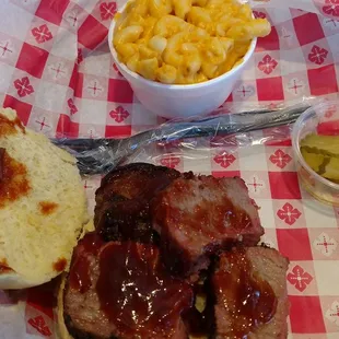 Delicious BBQ sandwich with Mac n cheese