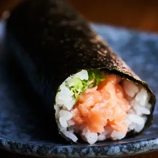 Salmon Handroll