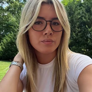 Ava Z.
