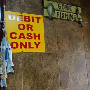 a sign that says debt or cash only
